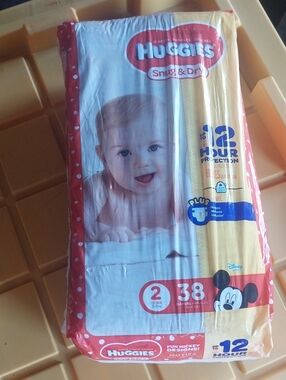 Huggies Snug & Dry Size 2 38 Diapers